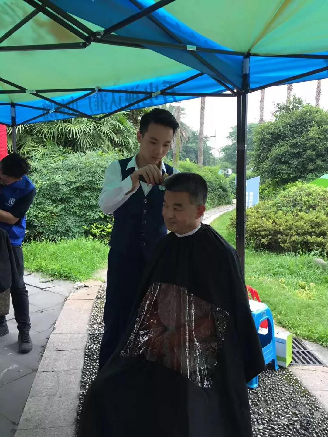 氧發(fā)堂公益剪發(fā)