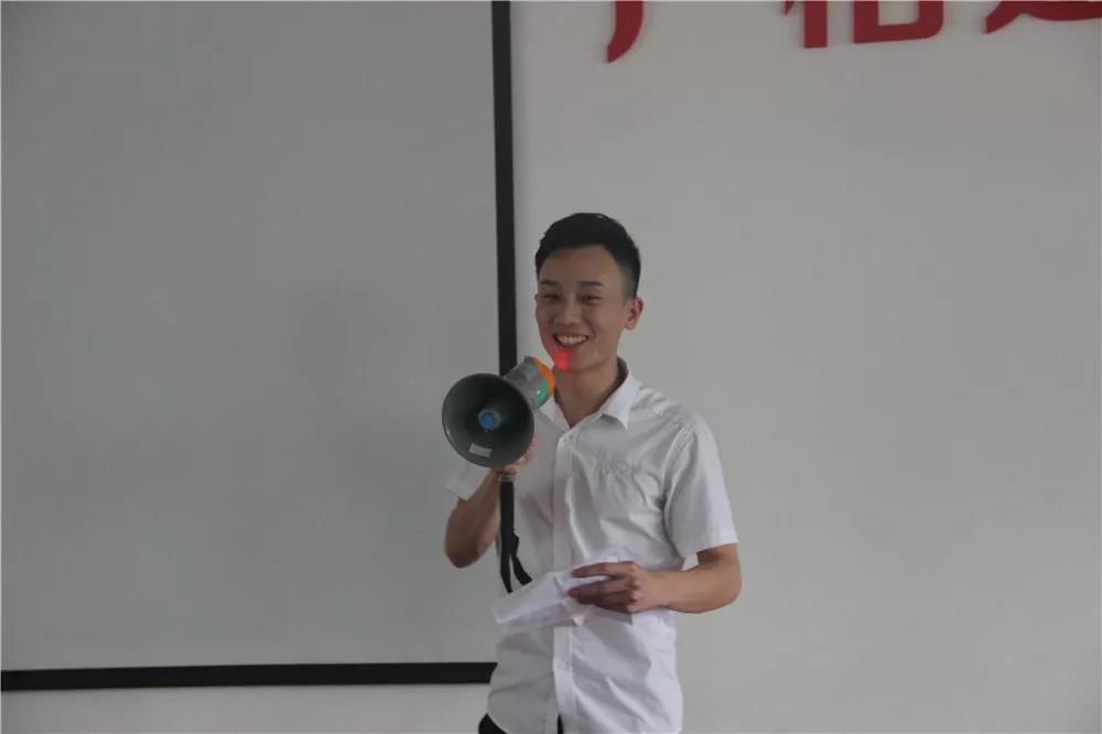迎暉店：金志文