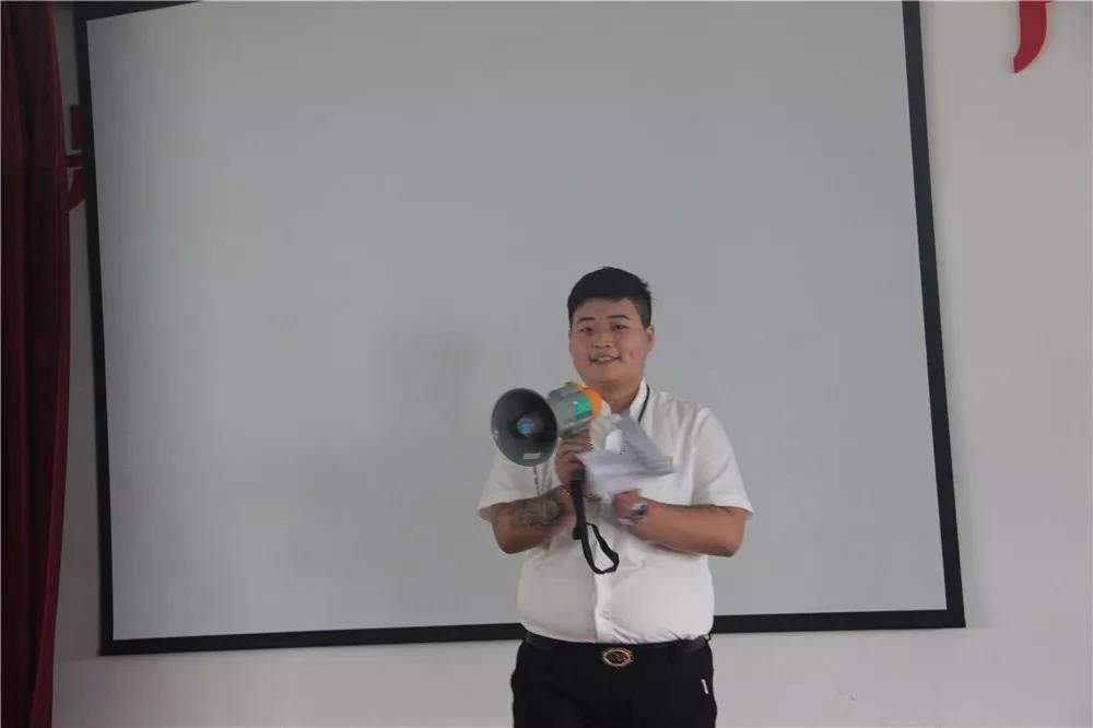 市場指導老師：劉霽岑