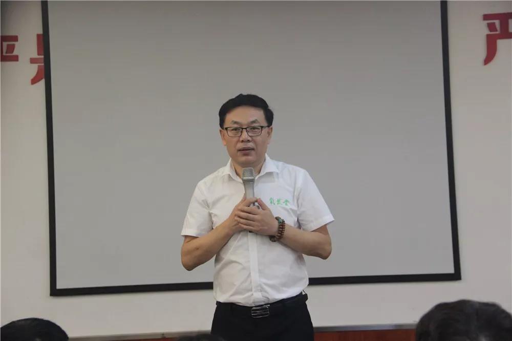 氧發(fā)堂商學院院長：王慶豐先生